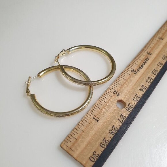 Goldtone Textured Hoop Earrings 1.5 Inch Diameter Elegant Everyday Jewelry Gift - Picture 3 of 4